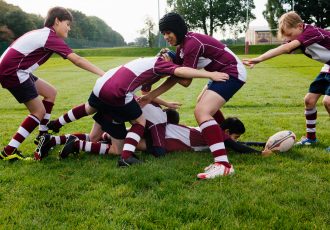Teenage schoolboy rugby team practicing
